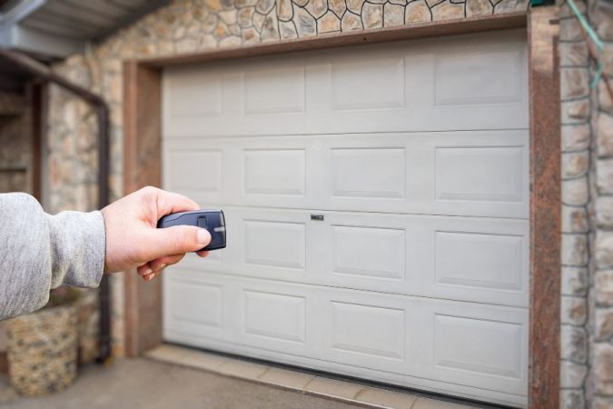 porte de garage en PVC