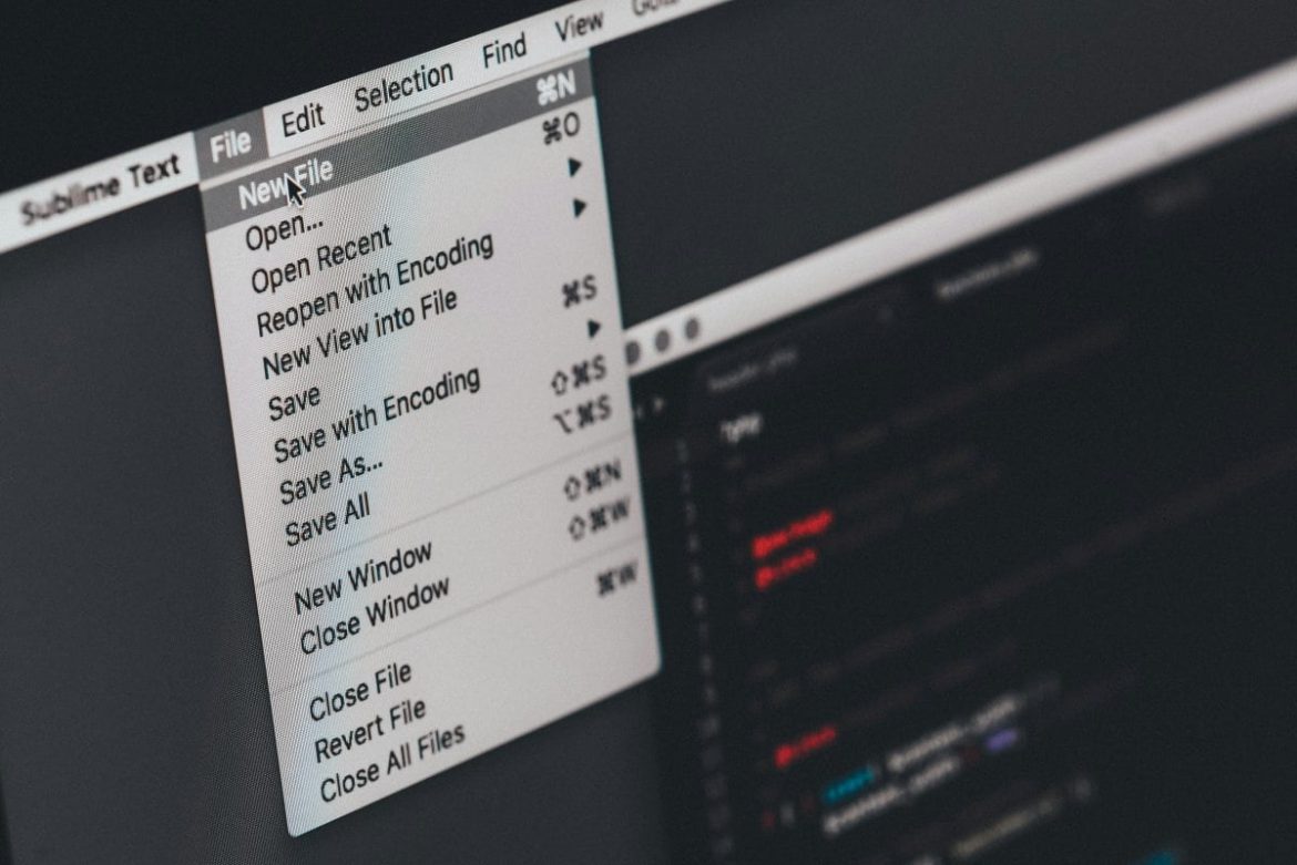 Les fonctionnalités essentielles des éditeurs de texte (menu Fichier) Menu déroulant "Fichier" d'un des éditeurs de texte populaires, affichant les options comme "New File" et "Save".